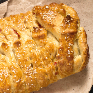 Biała kiełbasa w cieście francuskim