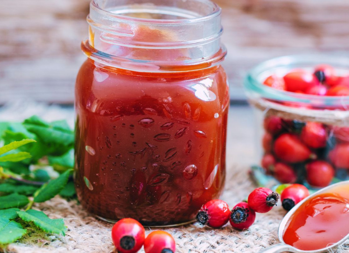 Konfitura z dzikiej róży bez drylowania