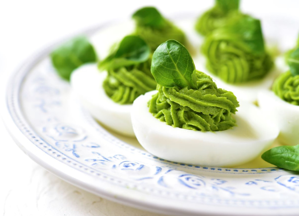 jajka faszerowane awokado i szpinakiem