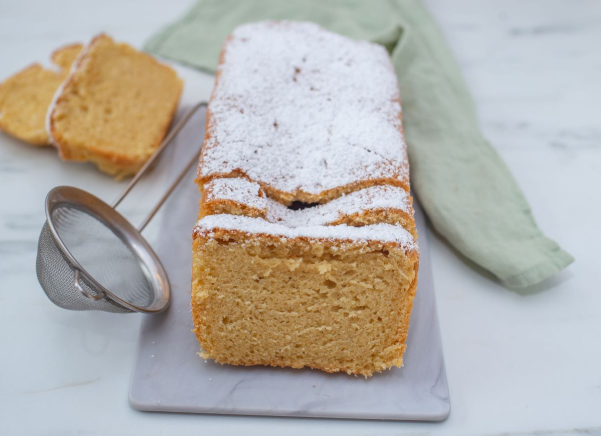 keto ciasto migdałowo-jogurtowe