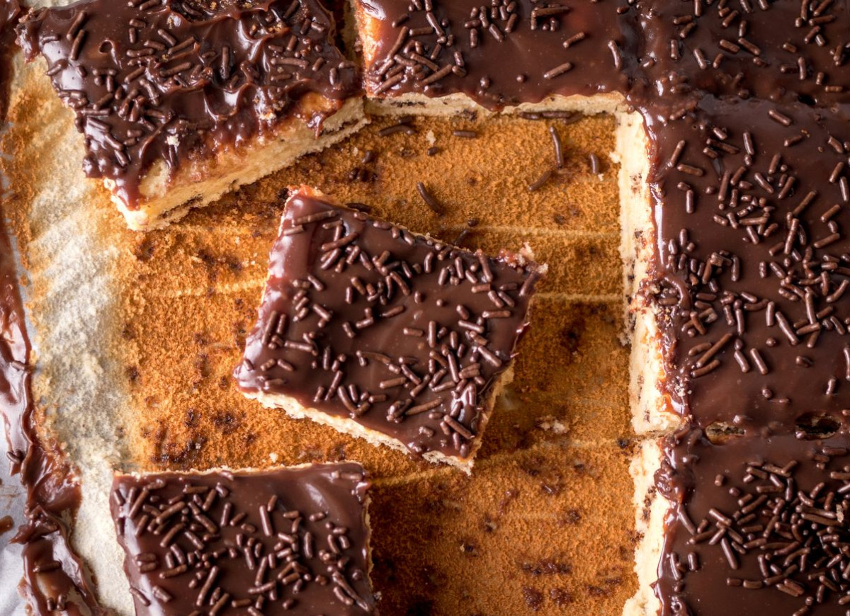 odwrócny sernik na biszkopcie