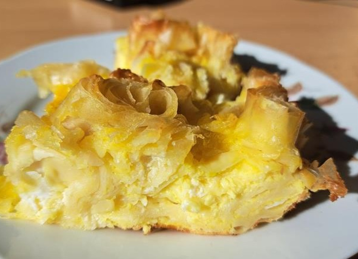 banica - zapiekanka z ciasta filo, sera i jajek