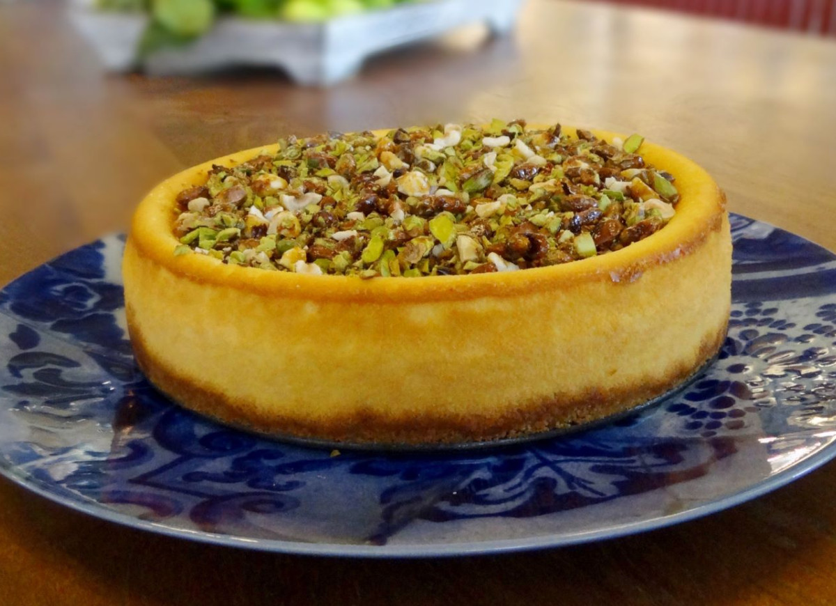 baskijski sernik z pistacjami