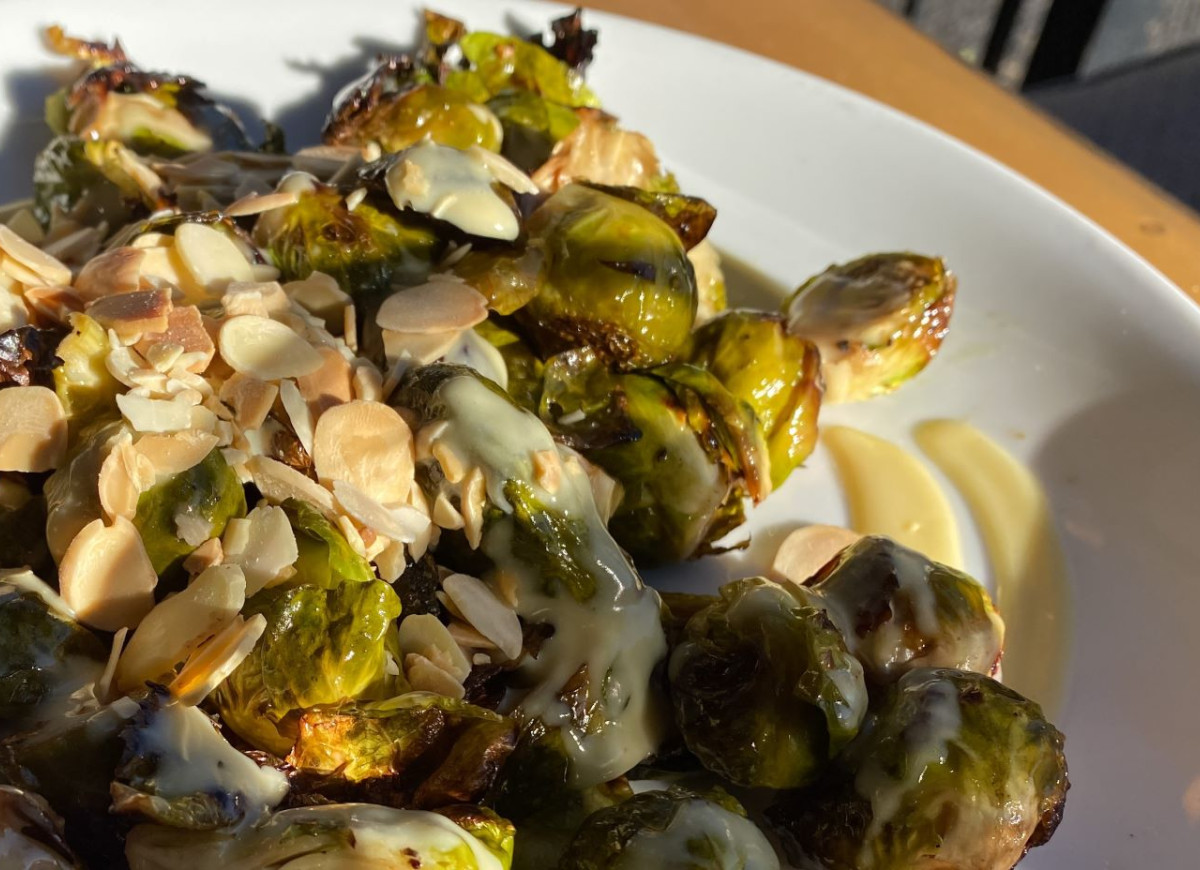 brukselka z masłem orzechowym