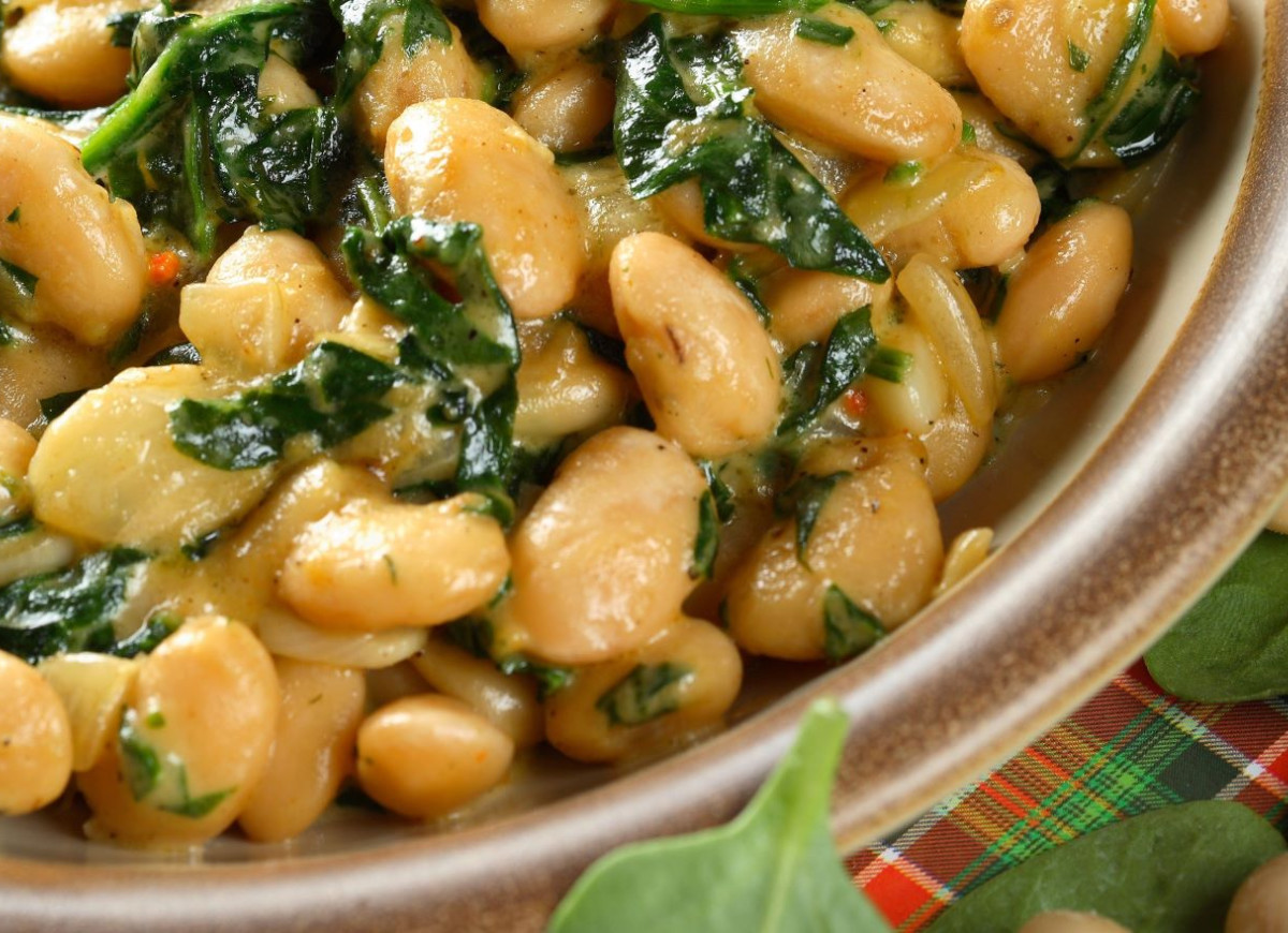 fasola z boczniakami i szpinakiem