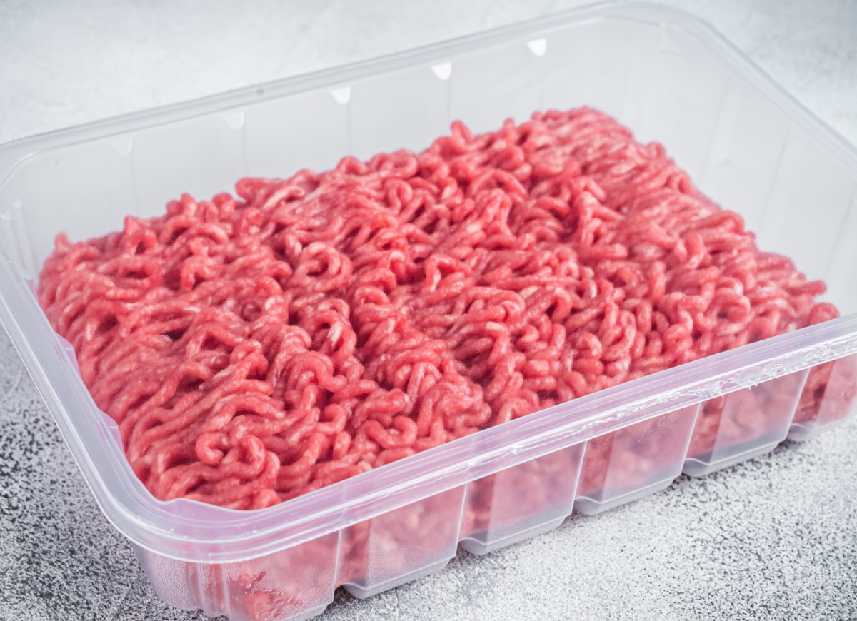 gdzie wyrzucać opakowanie po mięsie mielonym