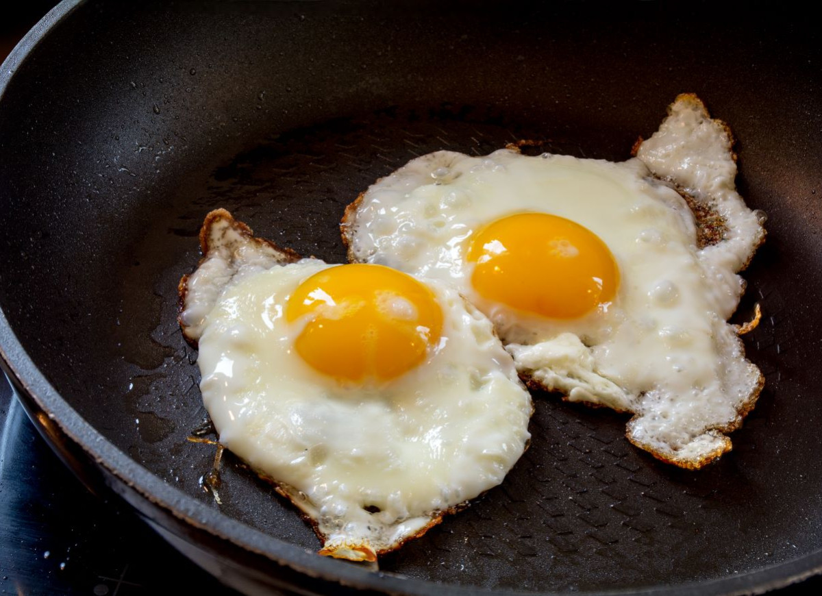 jajka sadzone na śmietanie
