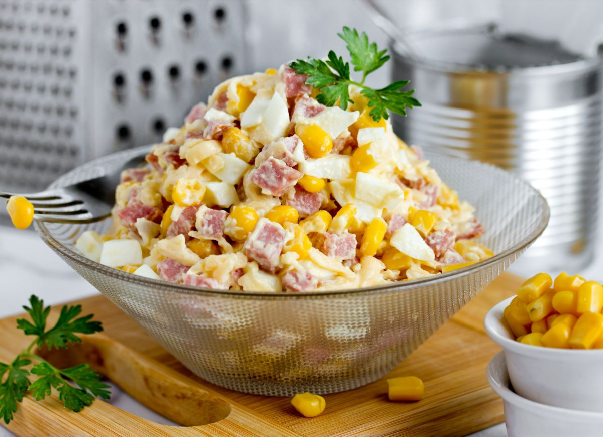 sałatka z salami i serem