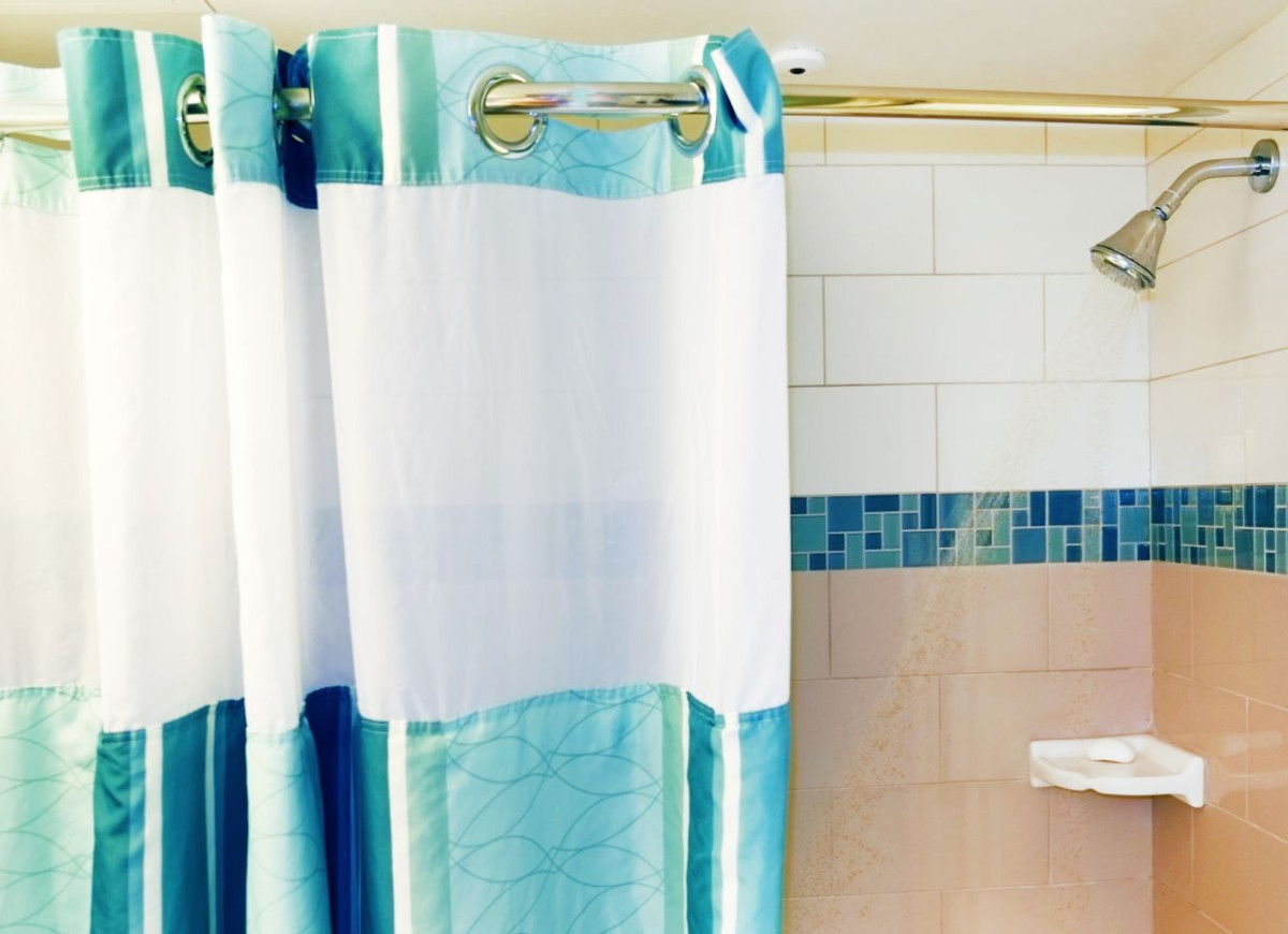 czyszczenie zasłony prysznicowej