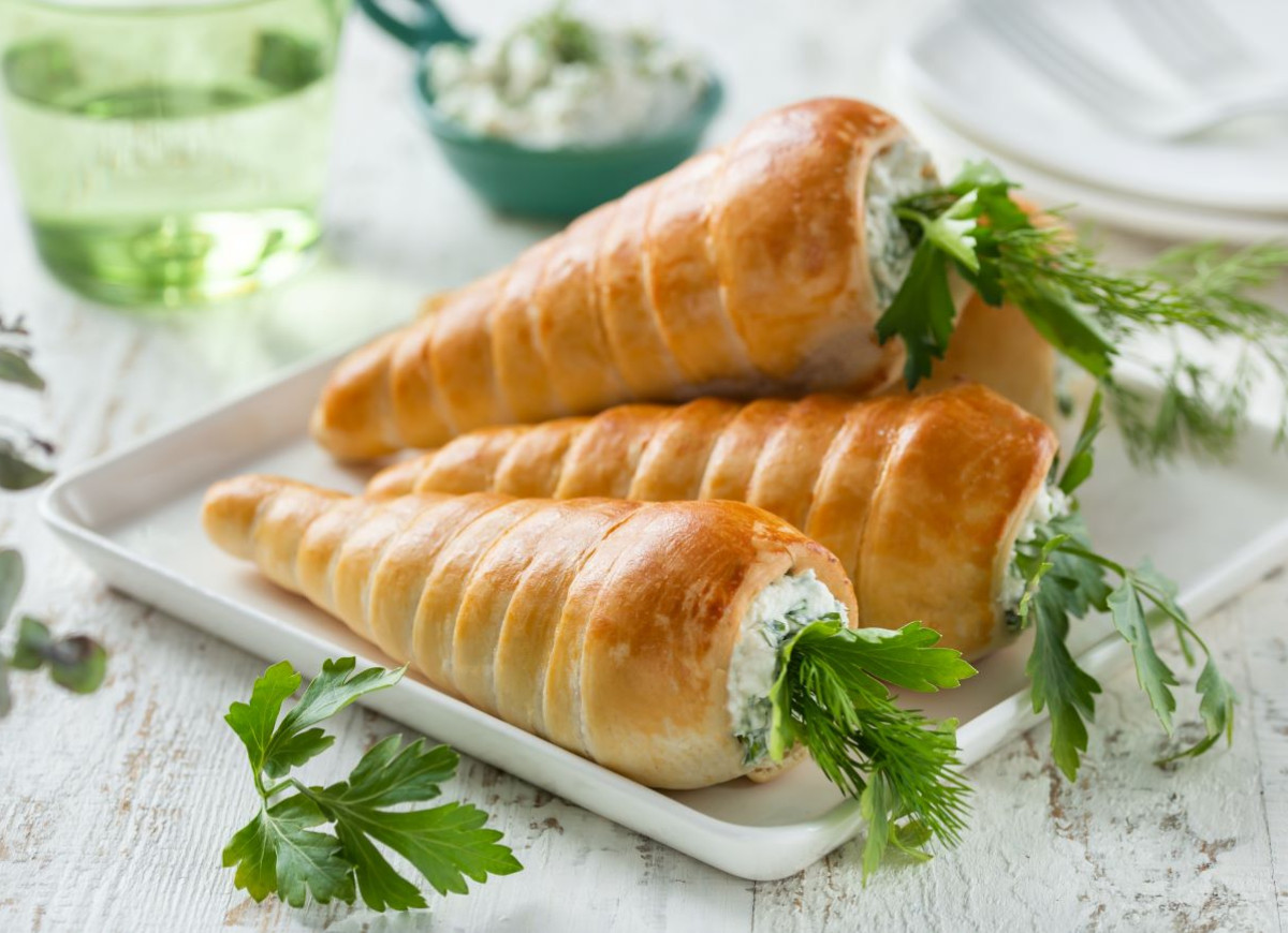 marchewki z kruchego ciasta z sałatką