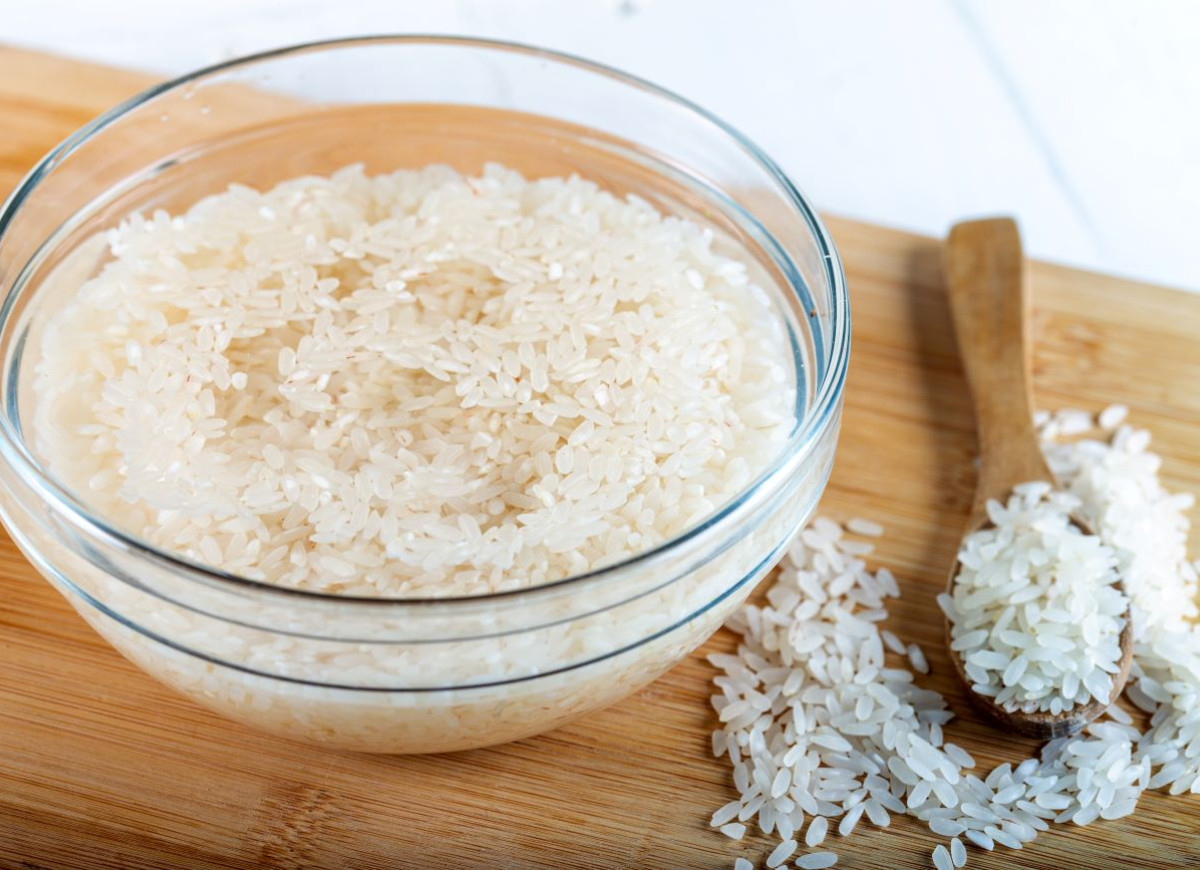 moczenie ryżu w wodzie z octem