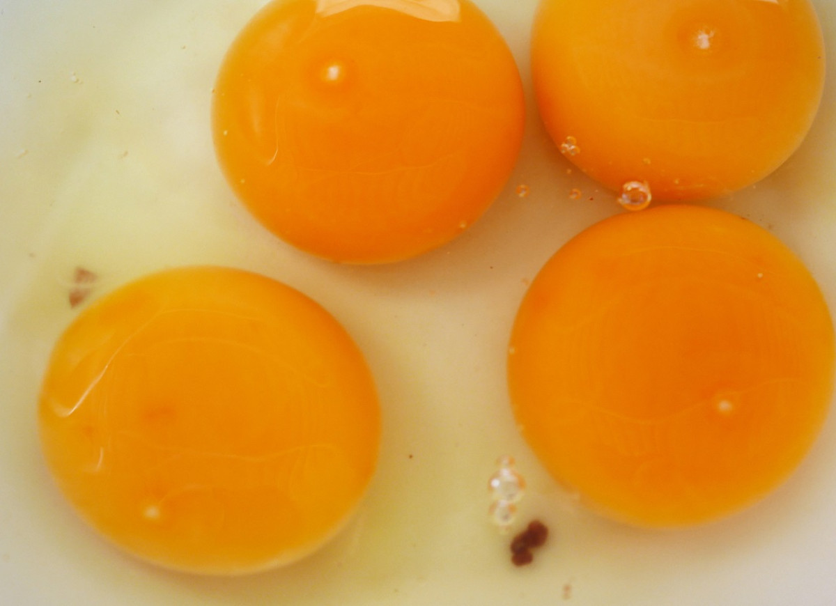 jajka z czerwoną plamką