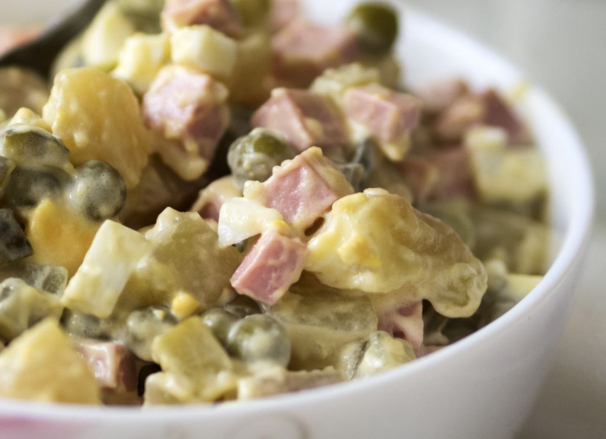 sałatka jarzynowa z szynką