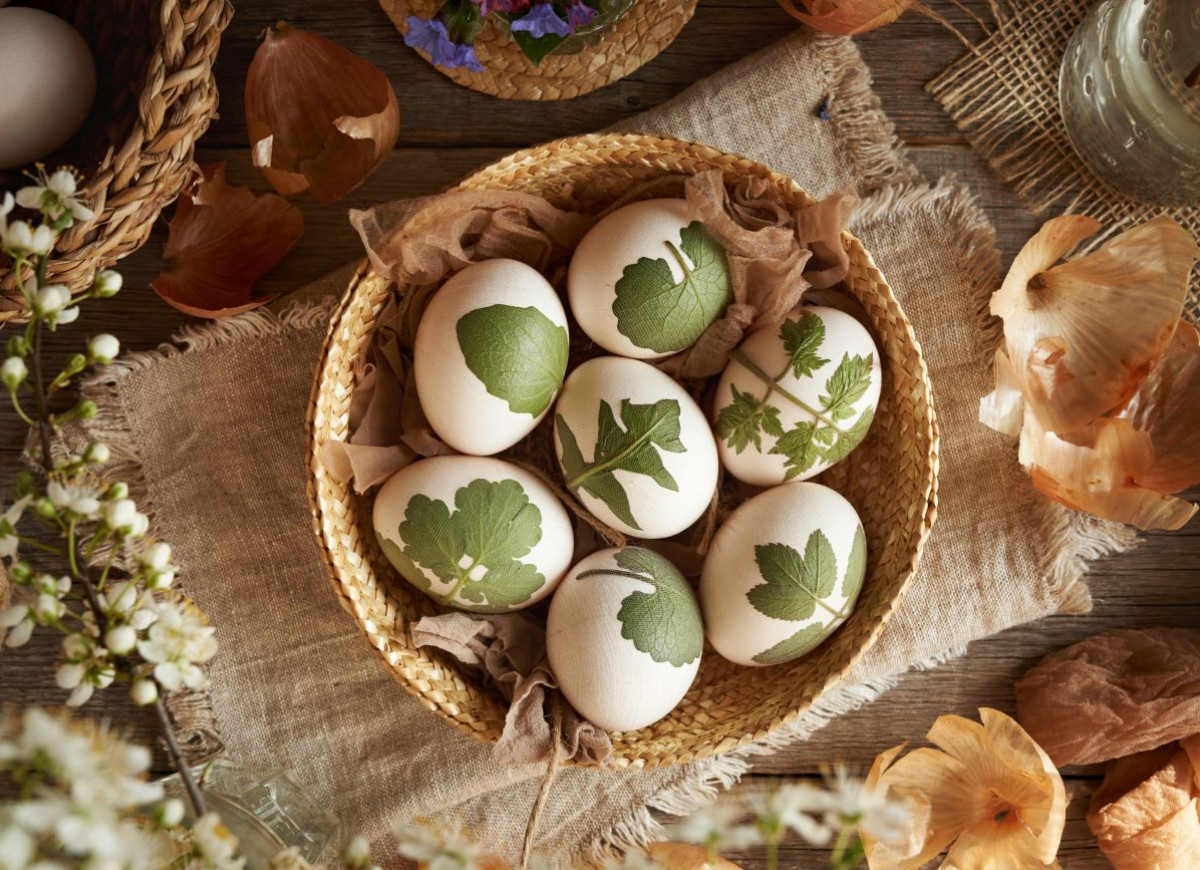 wzory roślinne na jajkach