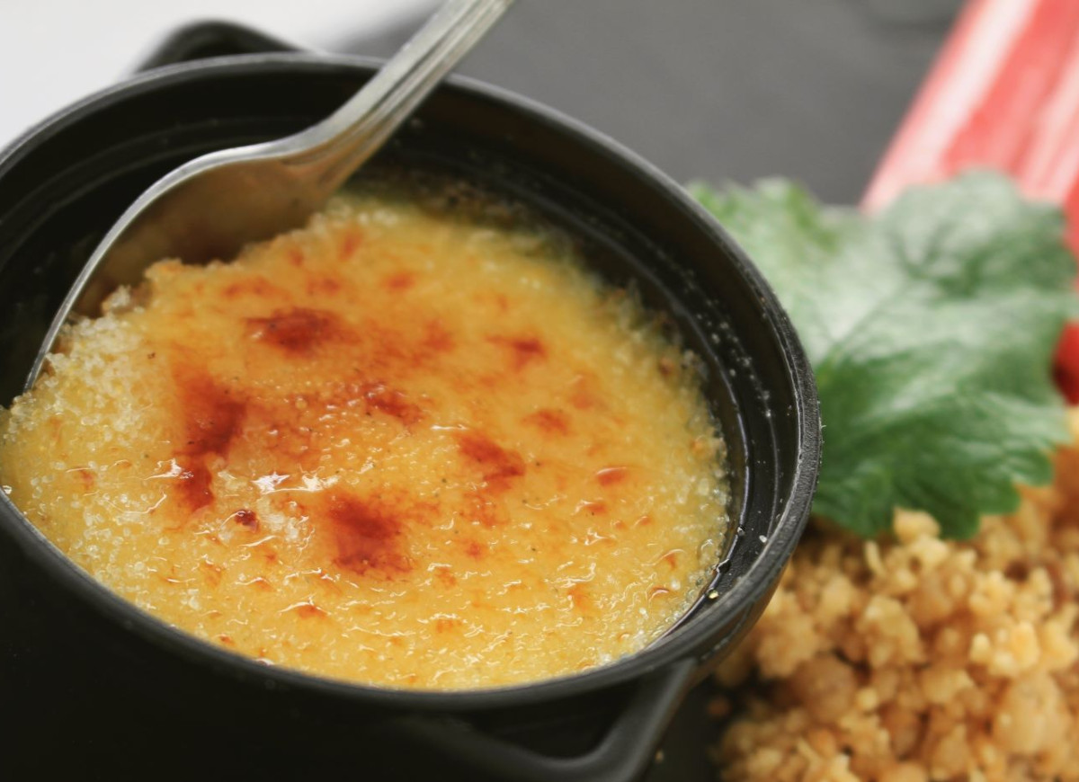 crème brûlée z rabarbarem