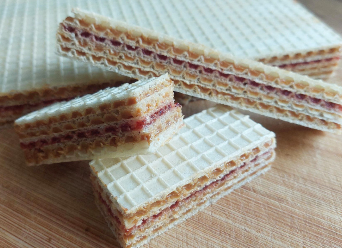 wafle z kajmakiem i dżemem