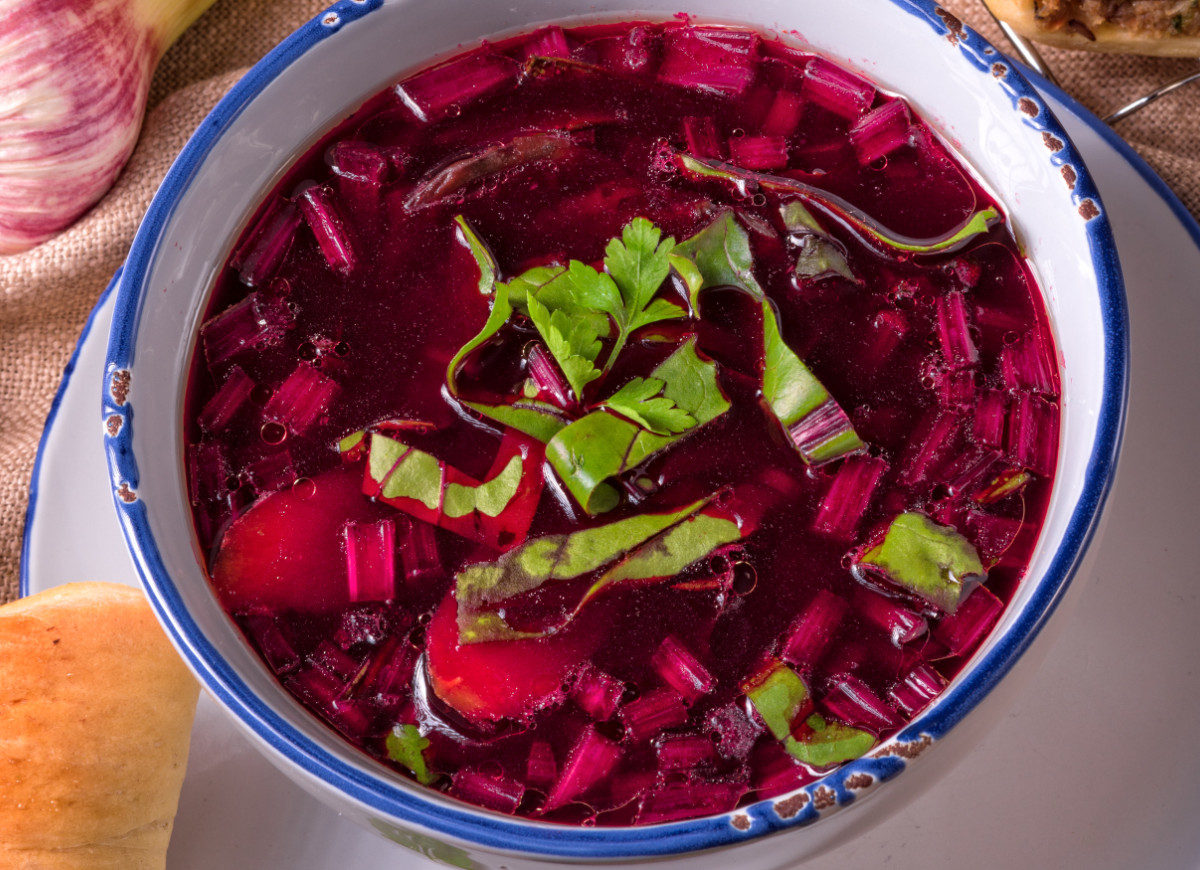 barszcz z młodych buraczków