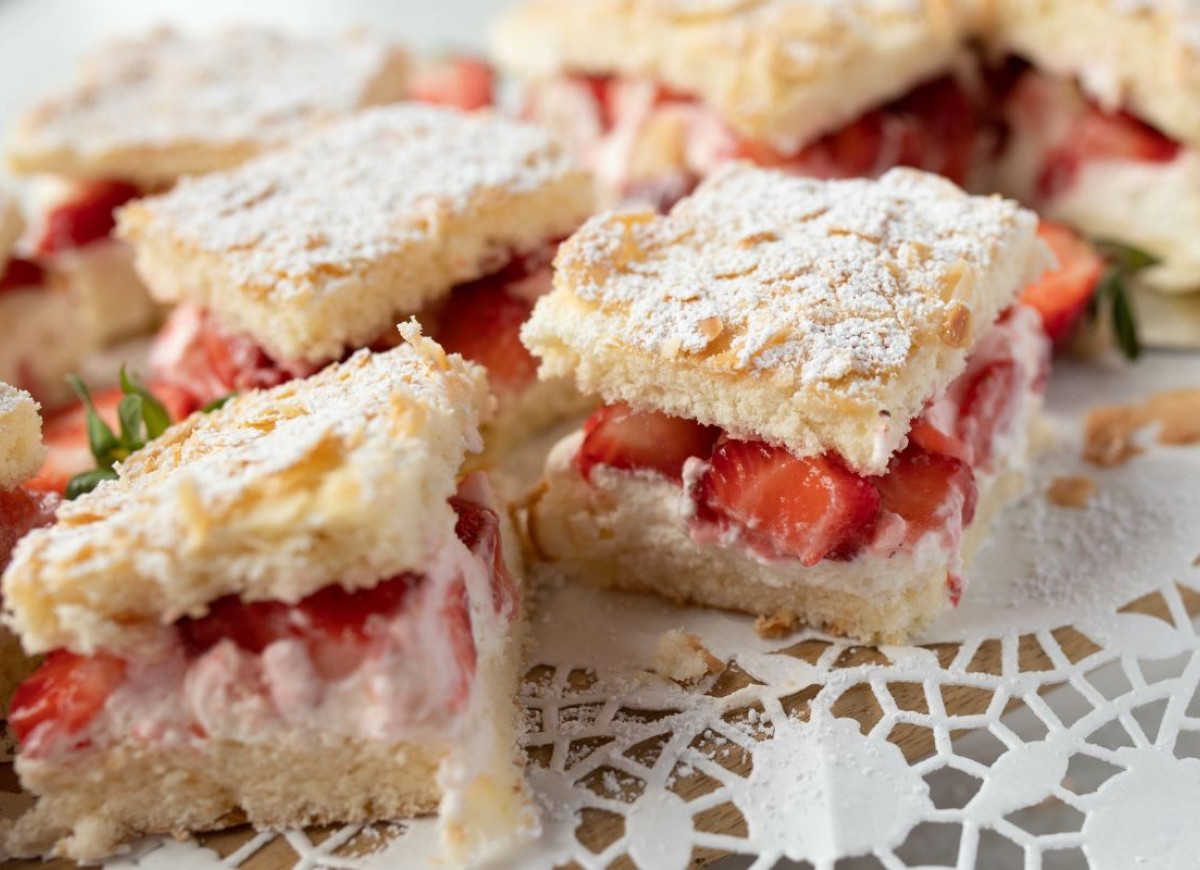 ciasto z truskawkami na biszkopcie