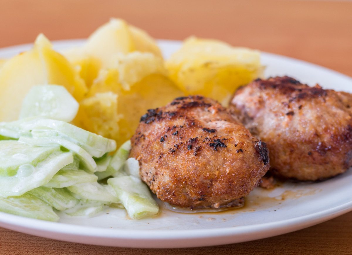 kotlet mielony z ziemniakami
