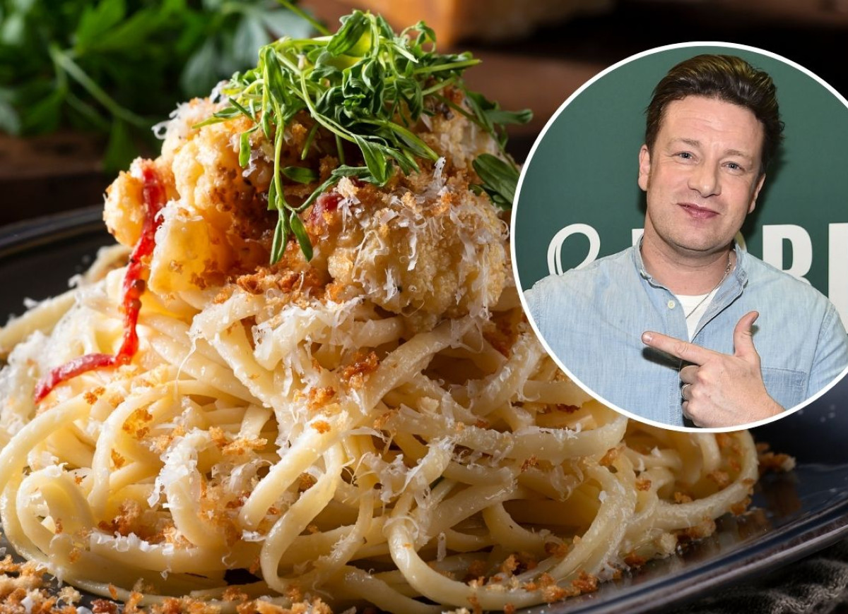 makaron z sosem kalafiorowym z przepisu Jamie Olivera