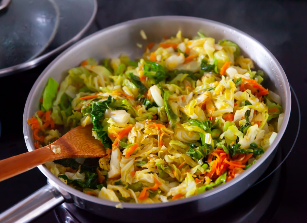 młoda kapusta z papryką