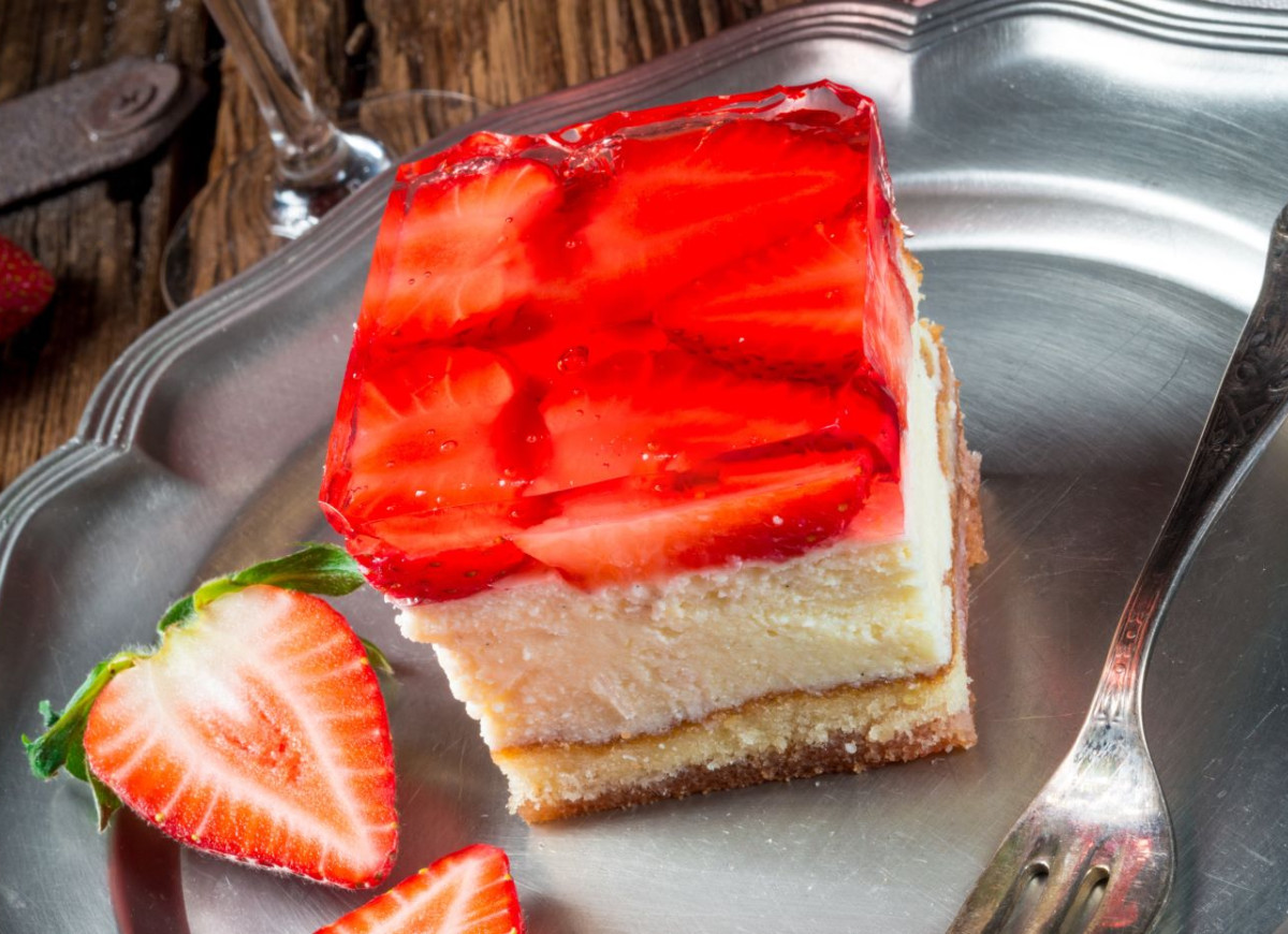 torcik z kaszy manny z truskawkami