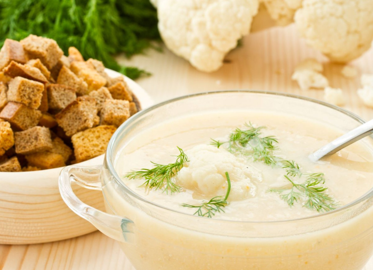 zupa kalafiorowa z serem i selerem
