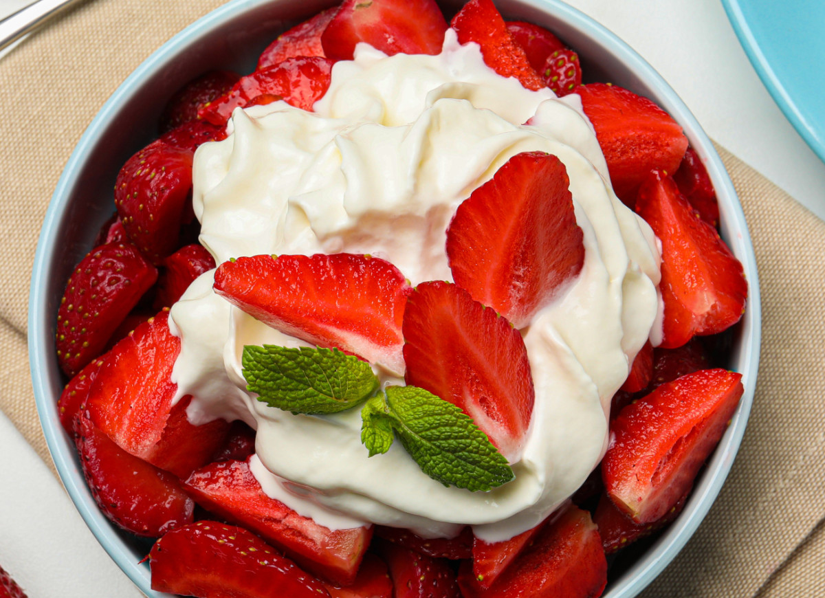 Bita śmietana z serka wiejskiego