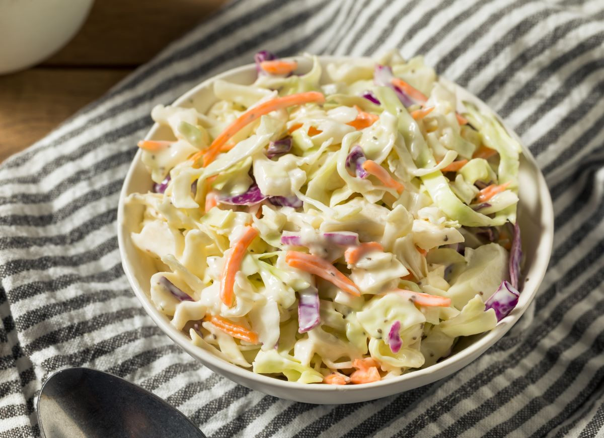 colesław z młodej kapusty