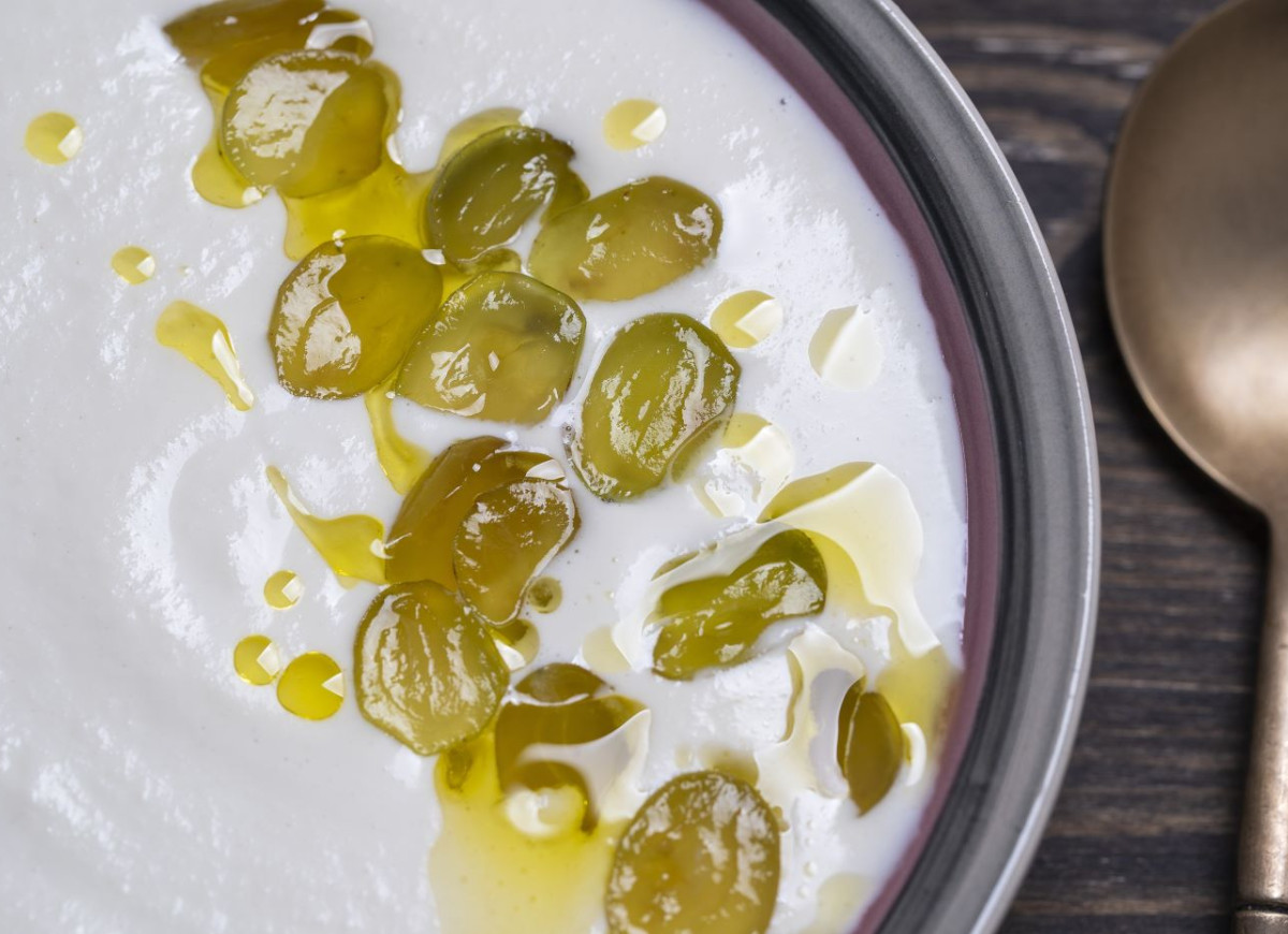 chłodnik z migdałów