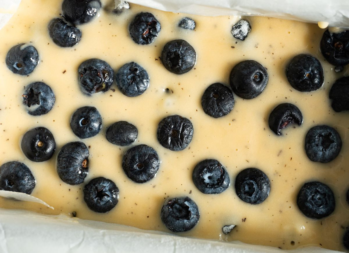 ciasto biszkoptowe z borówkami