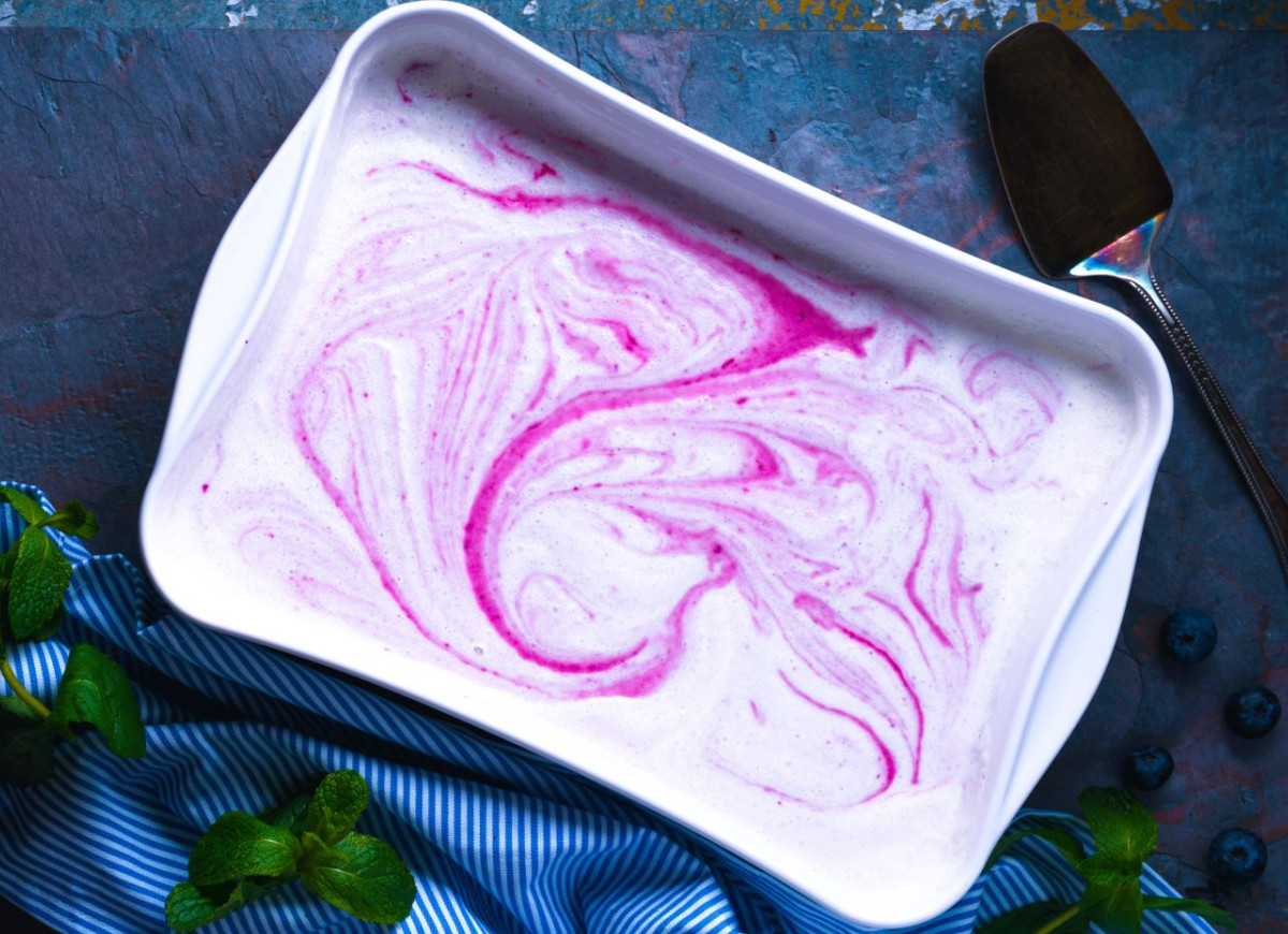 marmurkowy sernik jagodowy