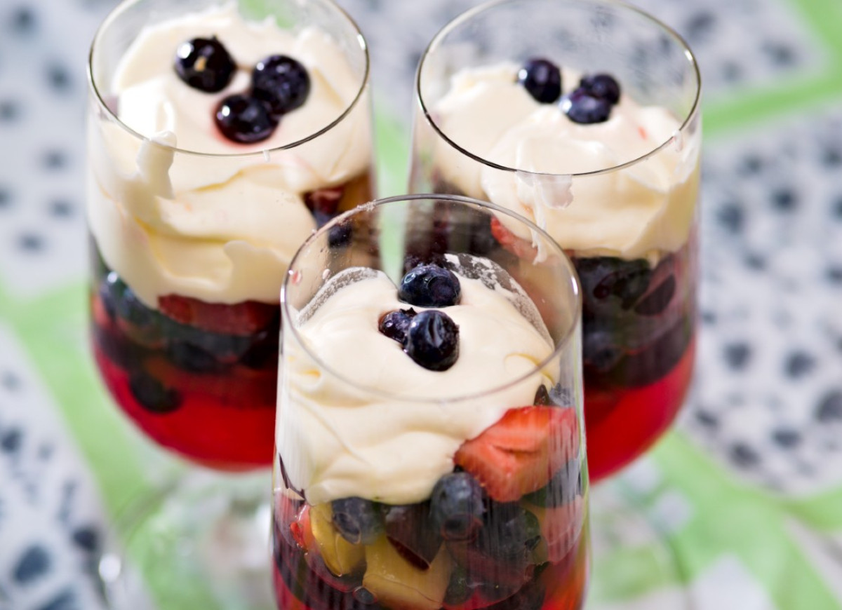 galaretka z bitą śmietaną