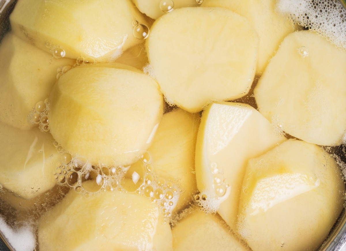 gotowanie ziemniaków z masłem