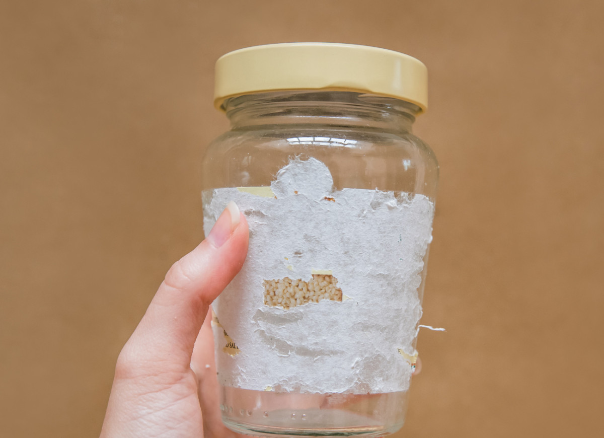 jak usunąć naklejkę ze słoika