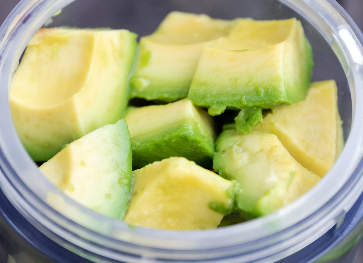 marynowane awokado w słoiku