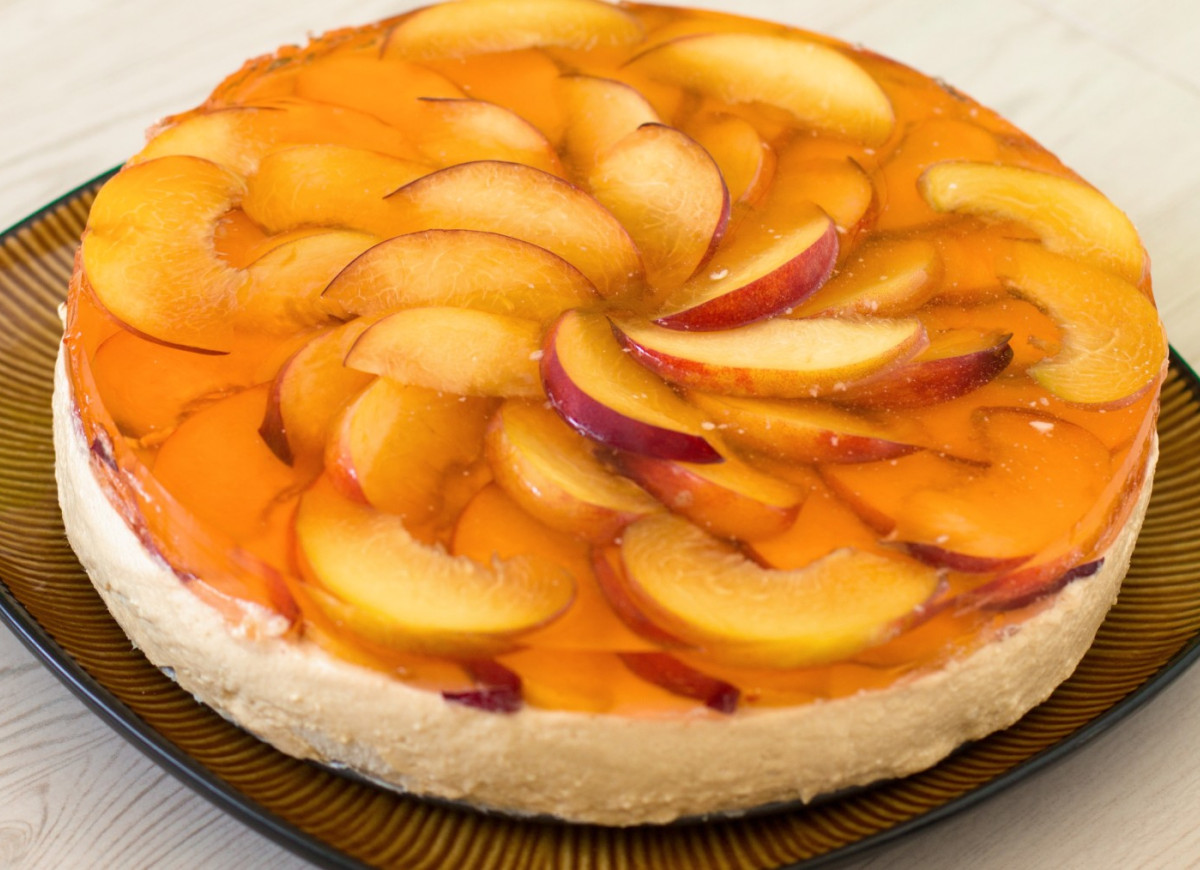 sernik na zimno z brzoskwiniami2