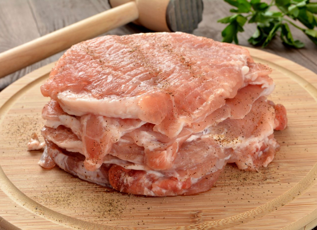 rozbijanie kotletów schabowych