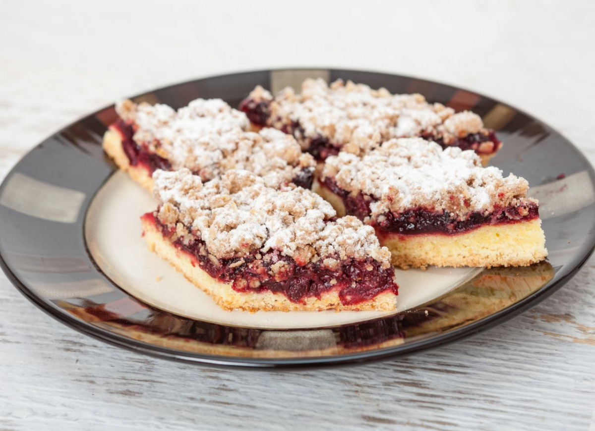 orzechowy placek ze śliwkami