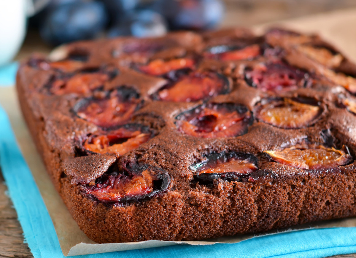 placek czekoladowy ze śliwkami