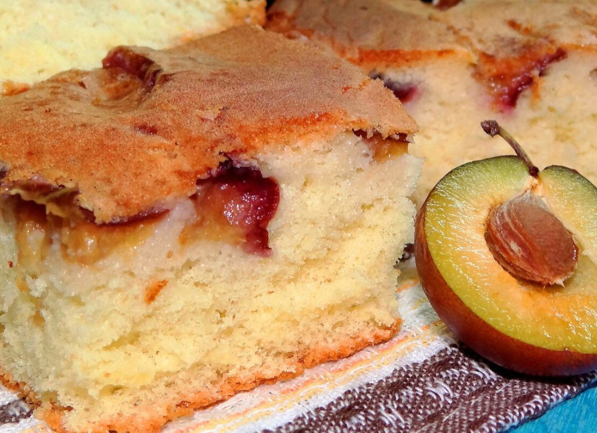 puszyste ciasto ze śliwkami