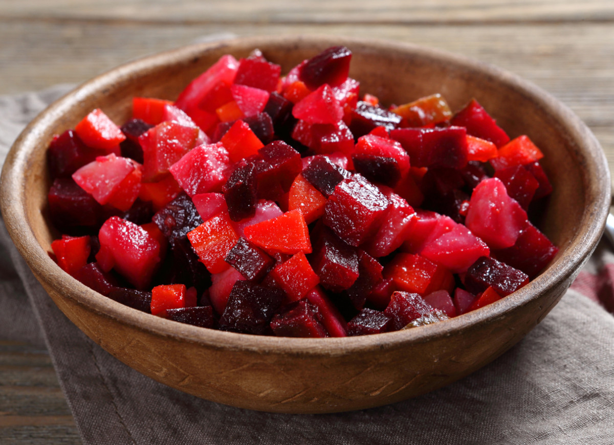 sałatka z buraczków, aronii i gruszki