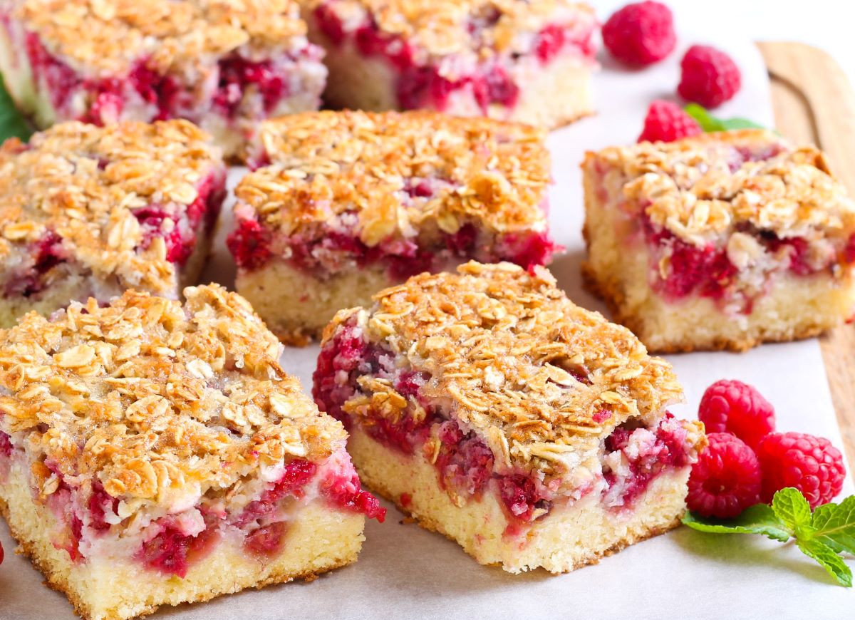 ciasto z malinami i kruszonką owsianą