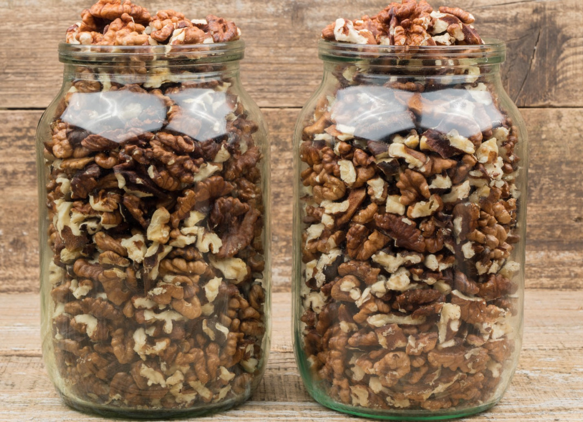 orzechy w słoiku