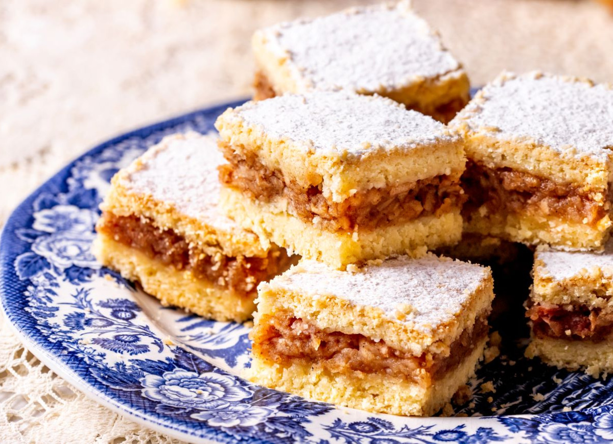 szarlotka na półkruchym cieście