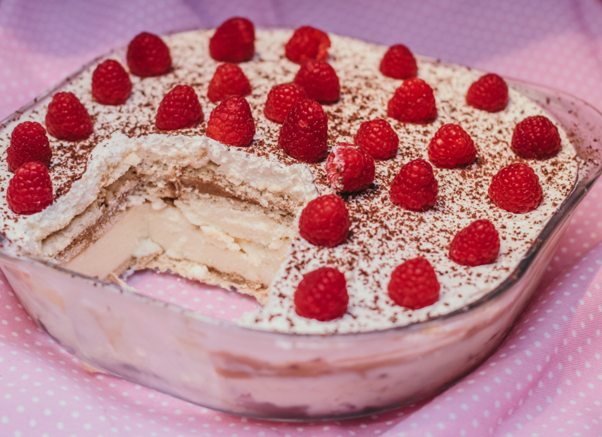 budyniowiec bez pieczenia z malinami