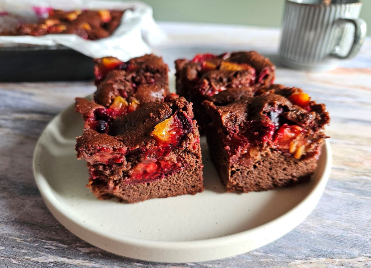 ciasto czekoladowo-kawowe ze śliwkami