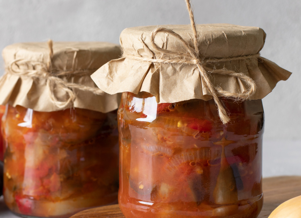 kanie w zalewie pomidorowej