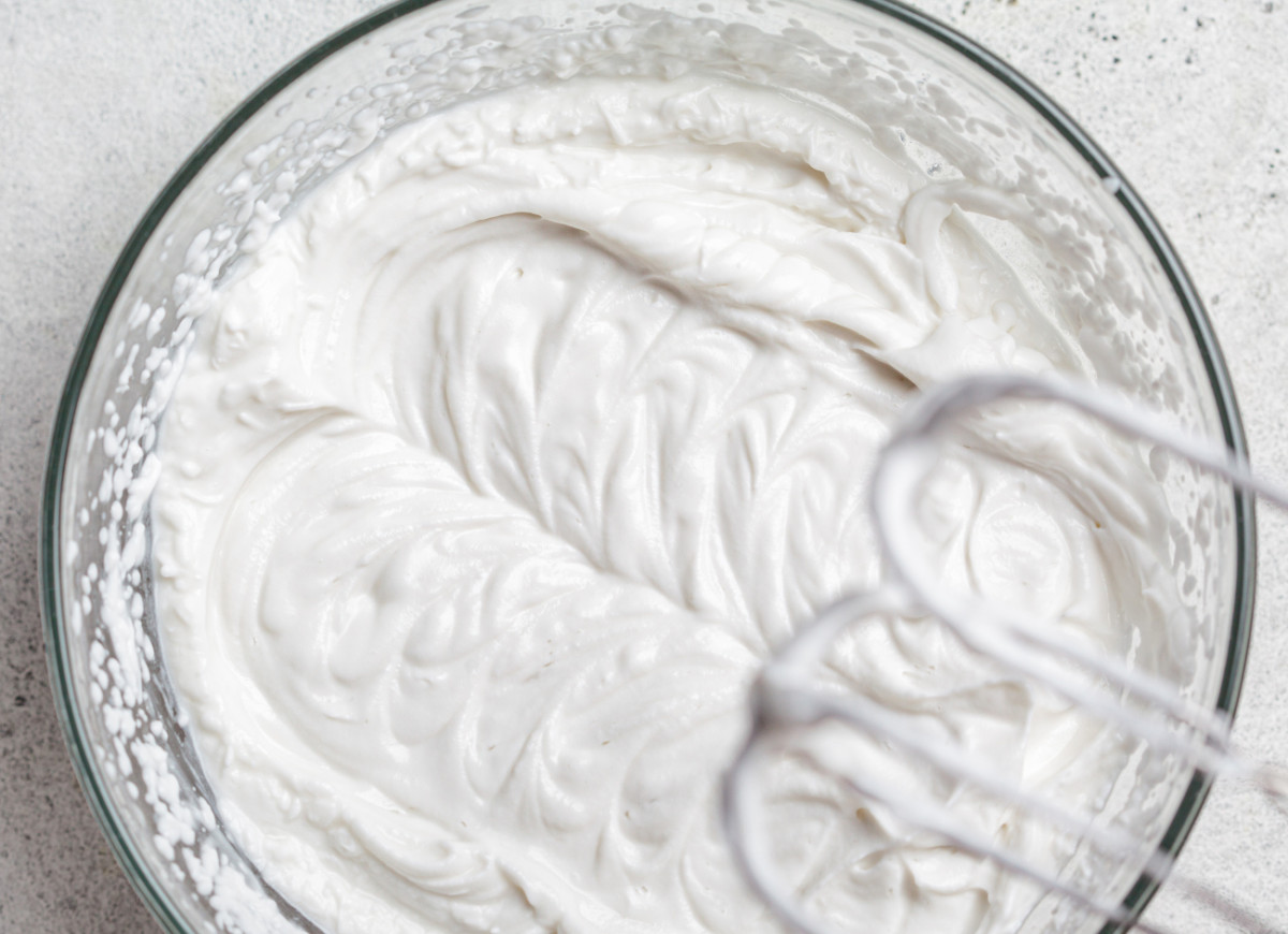 bita śmietana jak obłoczek