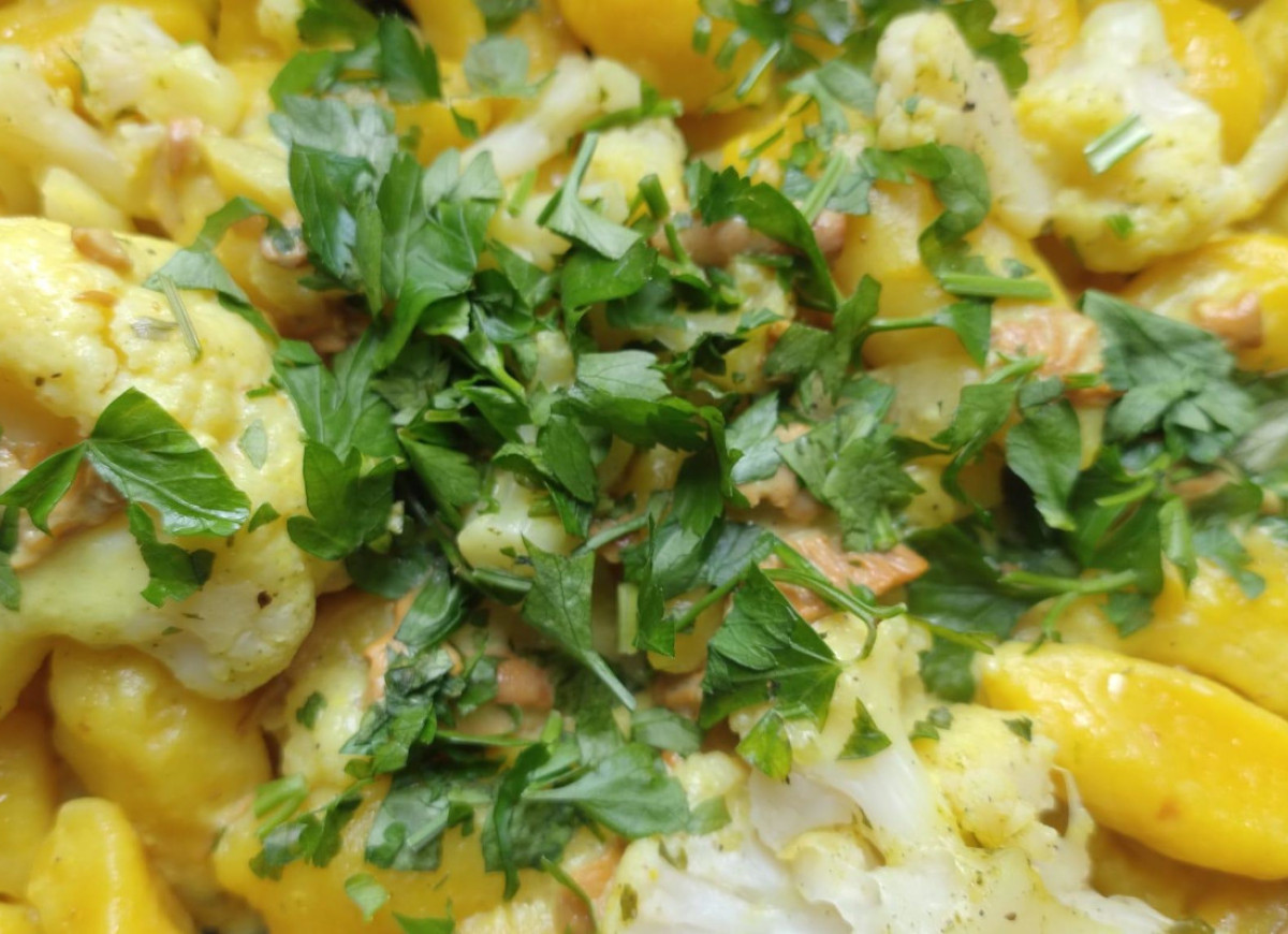 kopytka dyniowe z kurkami i kalafiorem